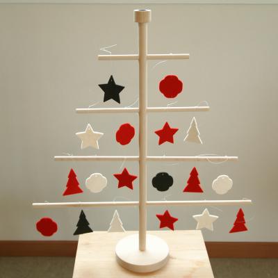 Verso Design(ベスロ　デザイン)のキャンドルホルダー付きクリスマスツリー